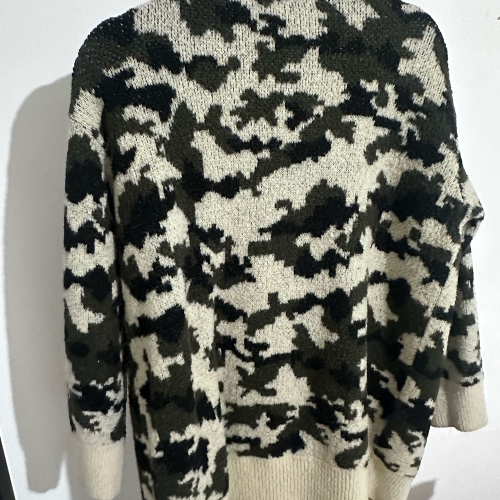 Cardigan - Picture 2 of 4